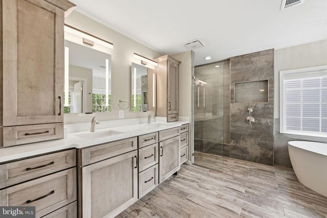 8315 SHIMMERING ROCK RD, Gainesville, VA 20155