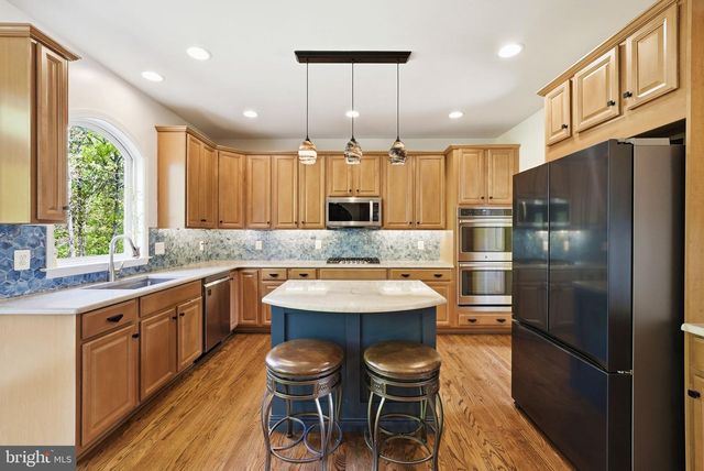 8315 SHIMMERING ROCK RD, Gainesville, VA 20155