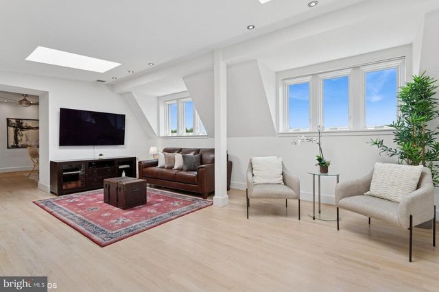 1915 CALVERT ST NW #500, Washington, DC 20009