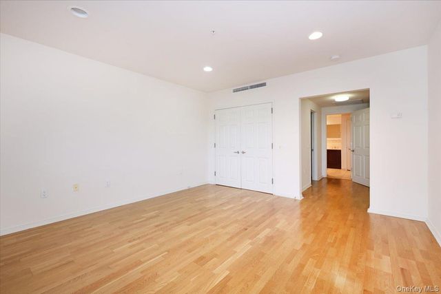 100 Harbor View Drive SW 335, Port Washington, NY 11050