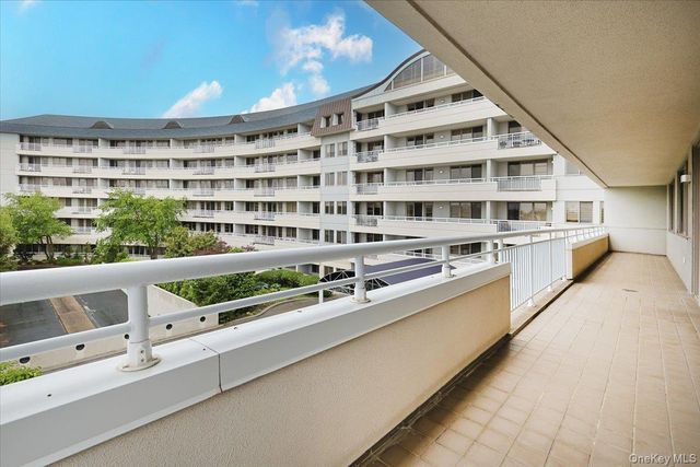 100 Harbor View Drive SW 335, Port Washington, NY 11050