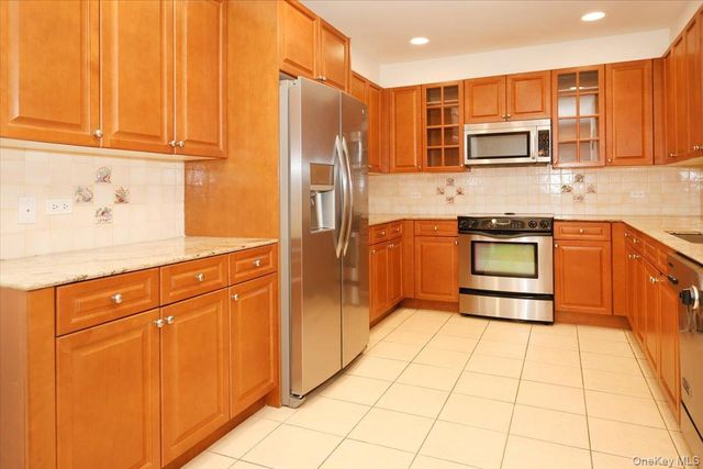 100 Harbor View Drive SW 335, Port Washington, NY 11050