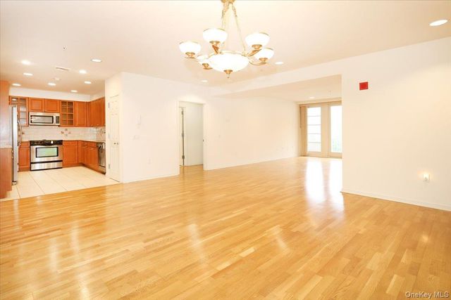 100 Harbor View Drive SW 335, Port Washington, NY 11050