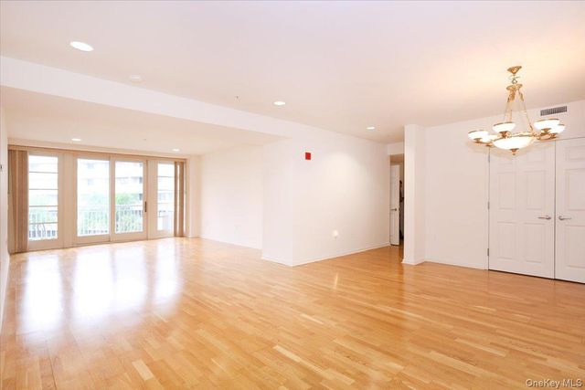 100 Harbor View Drive SW 335, Port Washington, NY 11050