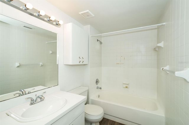 8229 MALVERN CIRCLE, Tampa, FL 33634