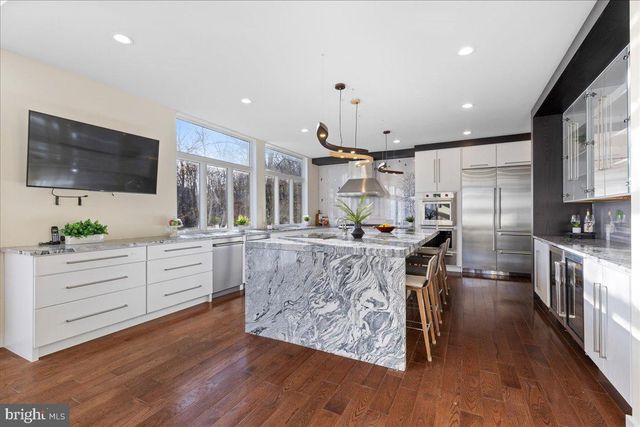 230 BROOKS BND, Princeton, NJ 08540