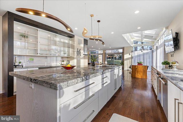 230 BROOKS BND, Princeton, NJ 08540