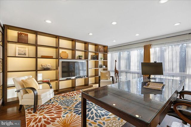 230 BROOKS BND, Princeton, NJ 08540