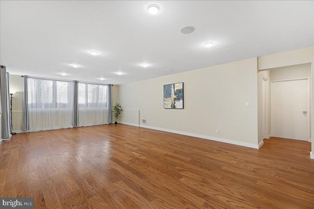 230 BROOKS BND, Princeton, NJ 08540