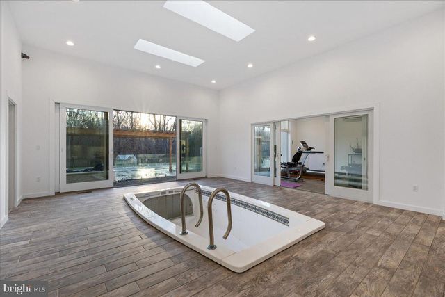 230 BROOKS BND, Princeton, NJ 08540