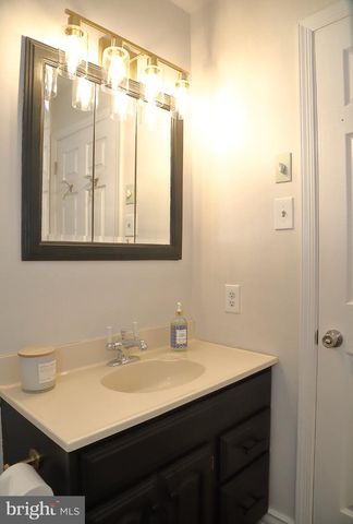 445 HAVERHILL RD, Lancaster, PA 17601