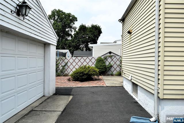 10-26 2nd Street, Fair Lawn, NJ 07410