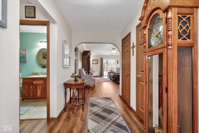 13270 Summerwood Lane, Fishers, IN 46038