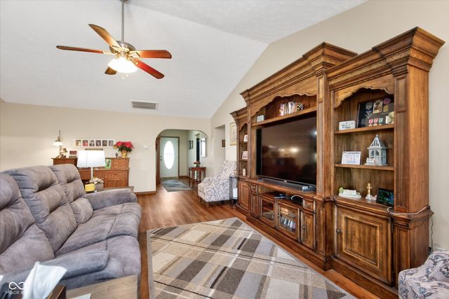 13270 Summerwood Lane, Fishers, IN 46038