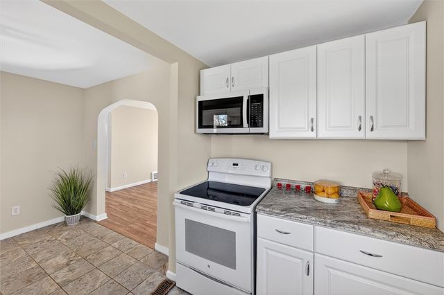 314 Fort Couch Rd, Upper St Clair, PA 15241