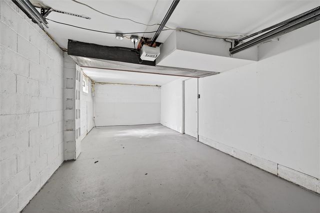 314 Fort Couch Rd, Upper St Clair, PA 15241