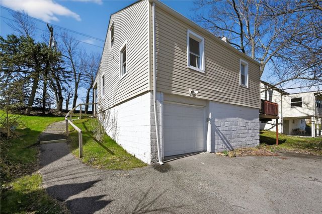 314 Fort Couch Rd, Upper St Clair, PA 15241