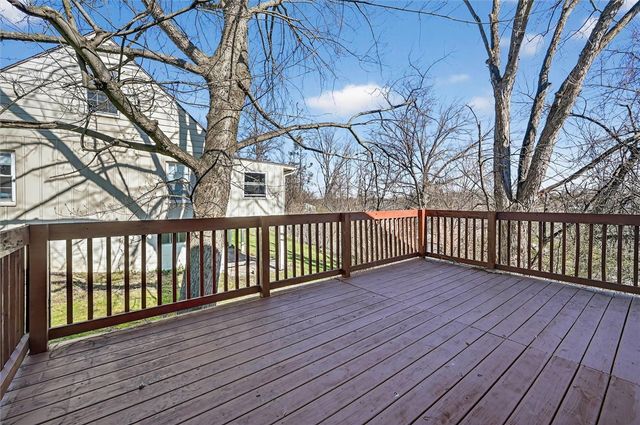 314 Fort Couch Rd, Upper St Clair, PA 15241