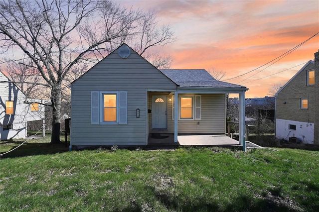 314 Fort Couch Rd, Upper St Clair, PA 15241