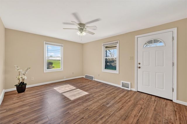 314 Fort Couch Rd, Upper St Clair, PA 15241