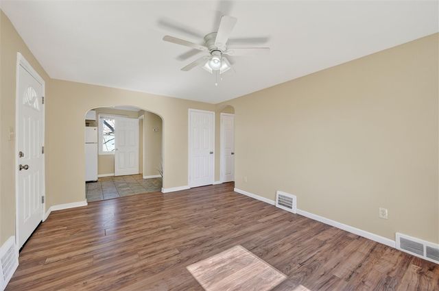 314 Fort Couch Rd, Upper St Clair, PA 15241