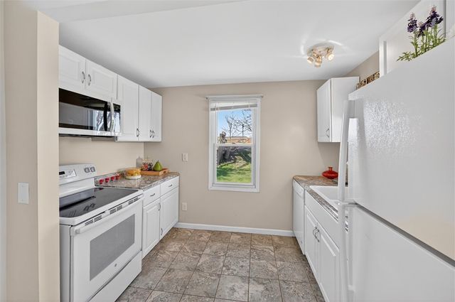 314 Fort Couch Rd, Upper St Clair, PA 15241