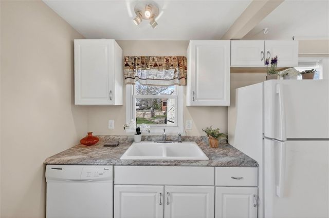 314 Fort Couch Rd, Upper St Clair, PA 15241