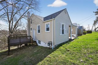 314 Fort Couch Rd, Upper St Clair, PA 15241