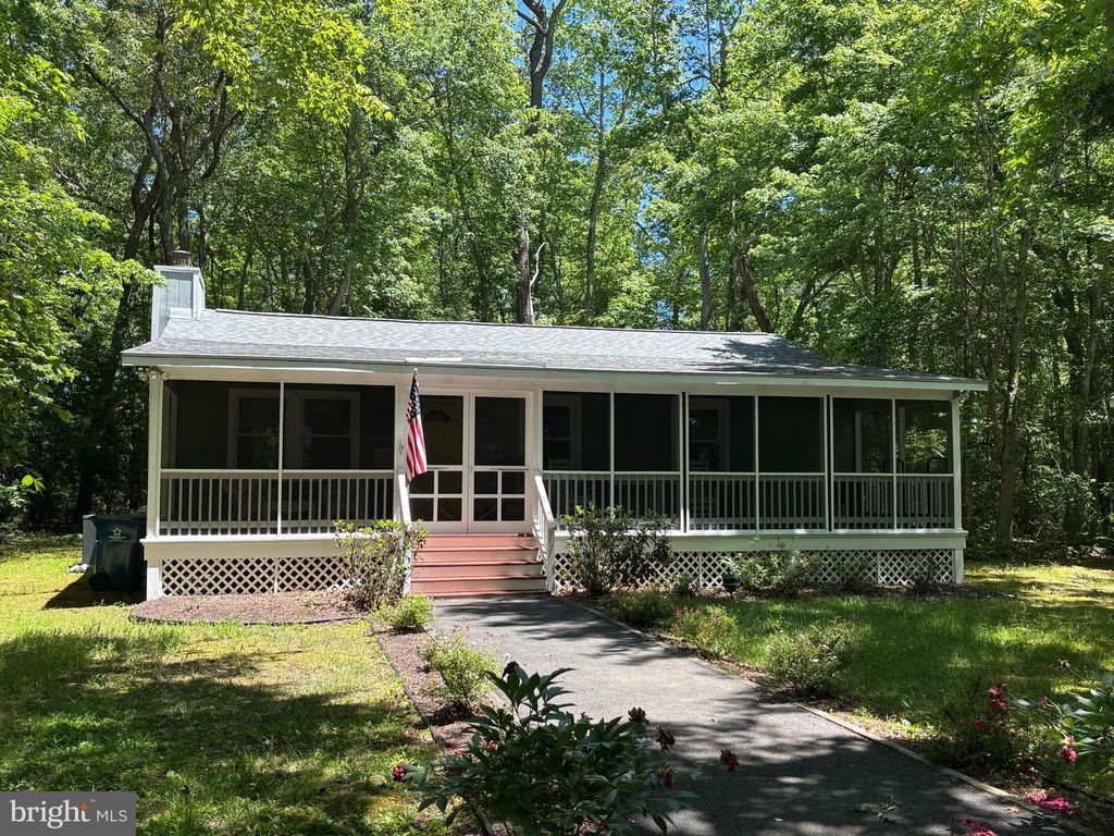 Image 1 of property listing at 126 CAMELOT CIR, Ocean Pines, MD 21811
