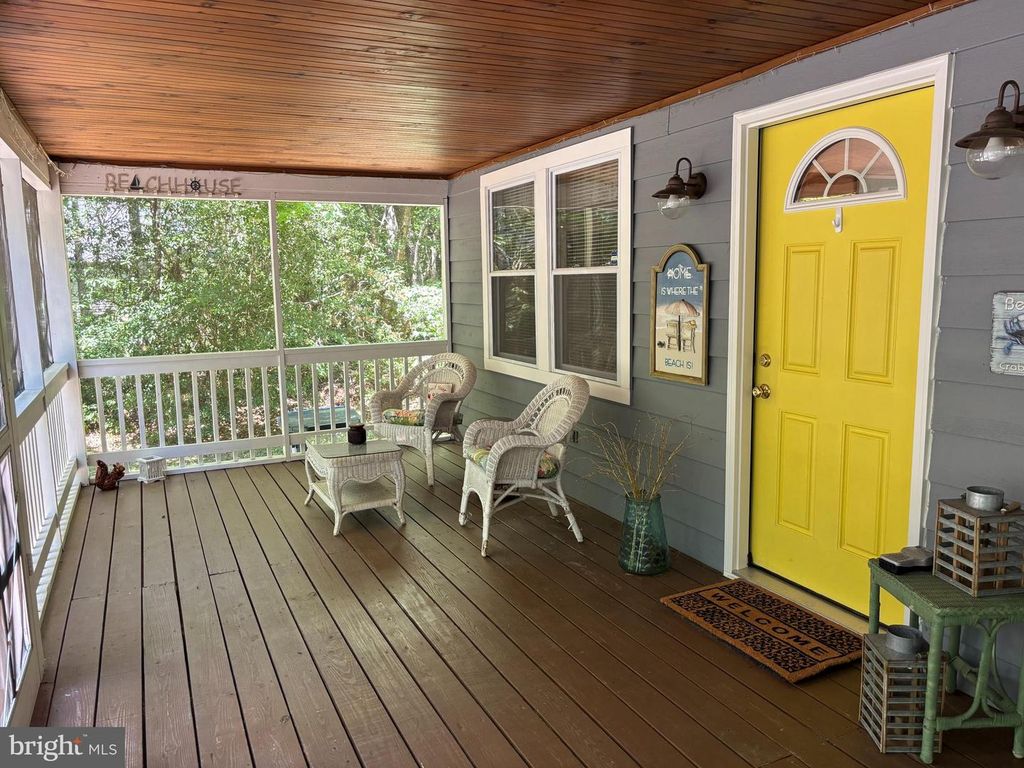Image 3 of property listing at 126 CAMELOT CIR, Ocean Pines, MD 21811