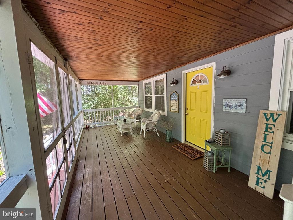 Image 4 of property listing at 126 CAMELOT CIR, Ocean Pines, MD 21811