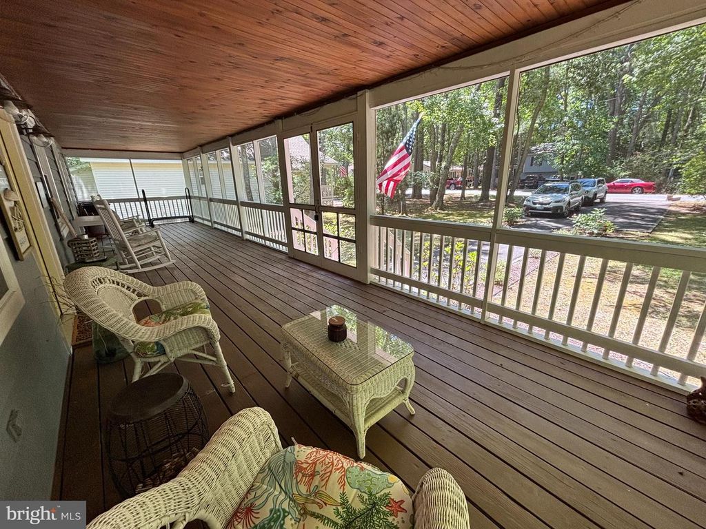 Image 5 of property listing at 126 CAMELOT CIR, Ocean Pines, MD 21811