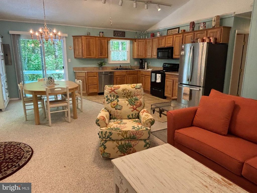 Image 7 of property listing at 126 CAMELOT CIR, Ocean Pines, MD 21811