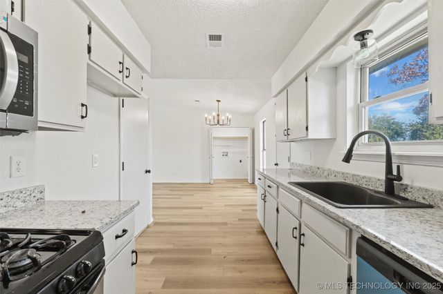 520 Highland Drive, Bartlesville, OK 74003