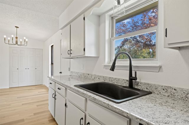 520 Highland Drive, Bartlesville, OK 74003