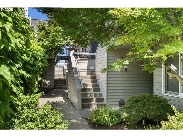 75 N HAYDEN BAY Dr, Portland, OR 97217