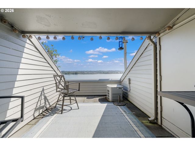 75 N HAYDEN BAY Dr, Portland, OR 97217