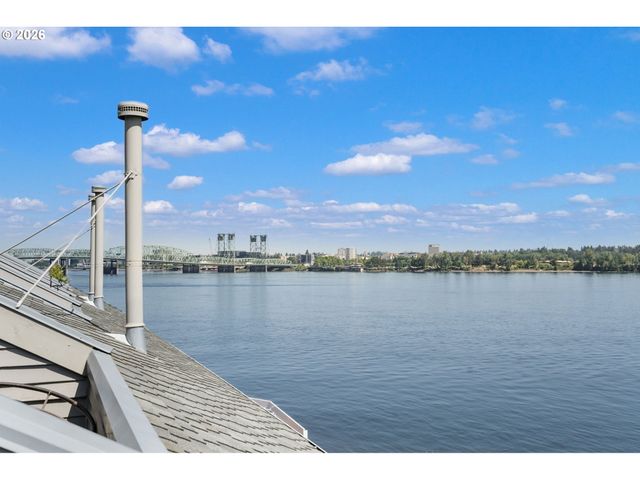 75 N HAYDEN BAY Dr, Portland, OR 97217