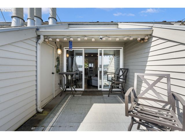 75 N HAYDEN BAY Dr, Portland, OR 97217