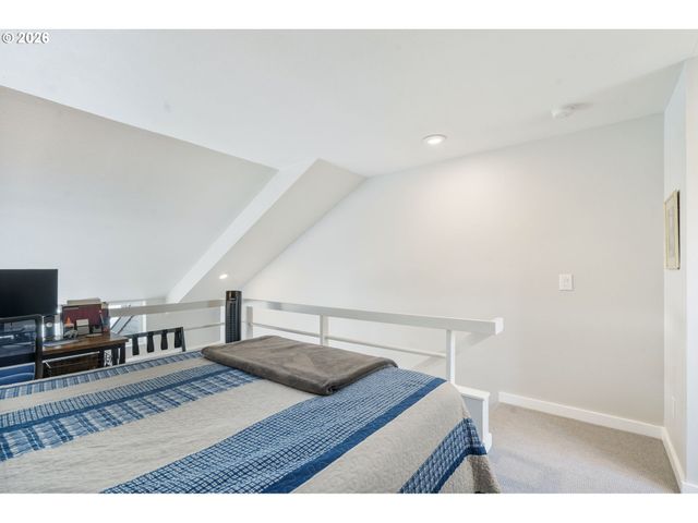 75 N HAYDEN BAY Dr, Portland, OR 97217