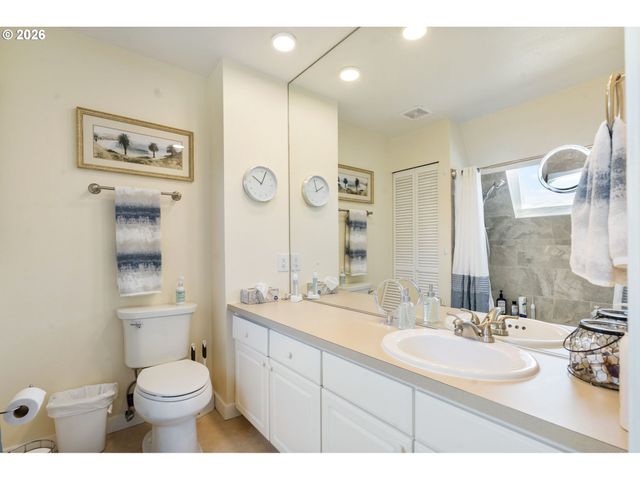75 N HAYDEN BAY Dr, Portland, OR 97217