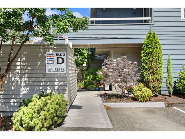 75 N HAYDEN BAY Dr, Portland, OR 97217