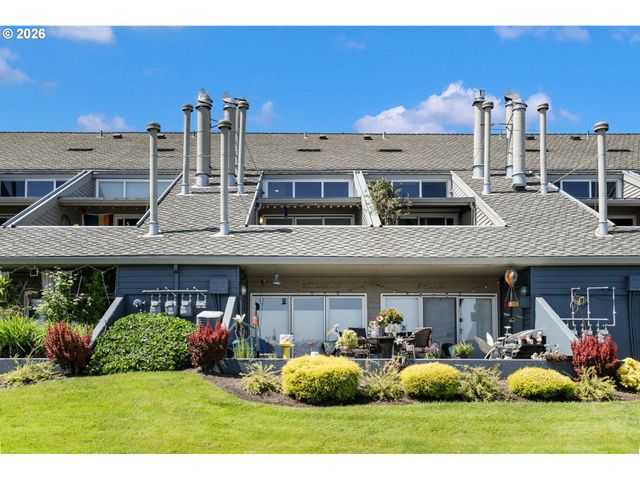 75 N HAYDEN BAY Dr, Portland, OR 97217