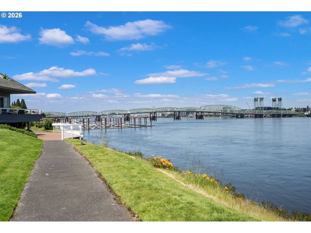 75 N HAYDEN BAY Dr, Portland, OR 97217