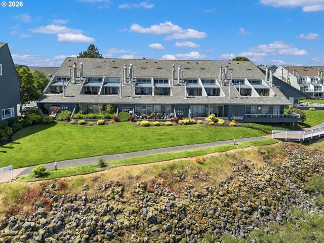 75 N HAYDEN BAY Dr, Portland, OR 97217