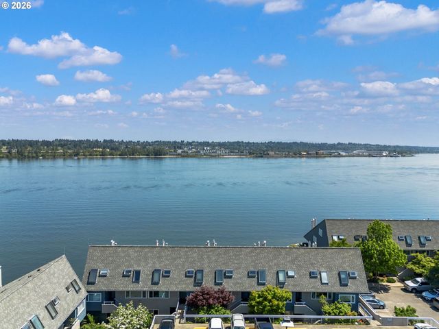 75 N HAYDEN BAY Dr, Portland, OR 97217