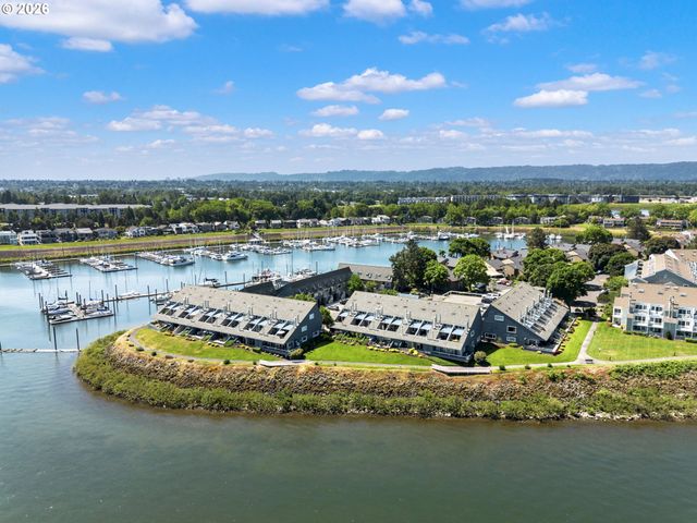 75 N HAYDEN BAY Dr, Portland, OR 97217