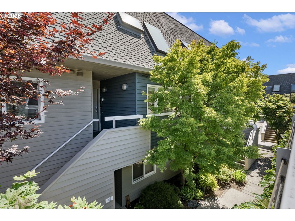 75 N HAYDEN BAY Dr, Portland, OR 97217