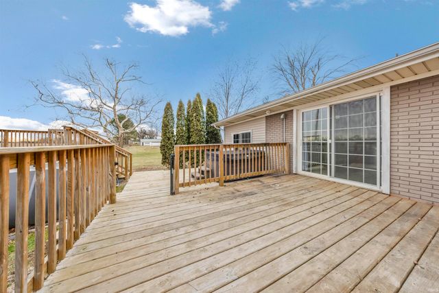 9819 Blake Road, Wadesville, IN 47638