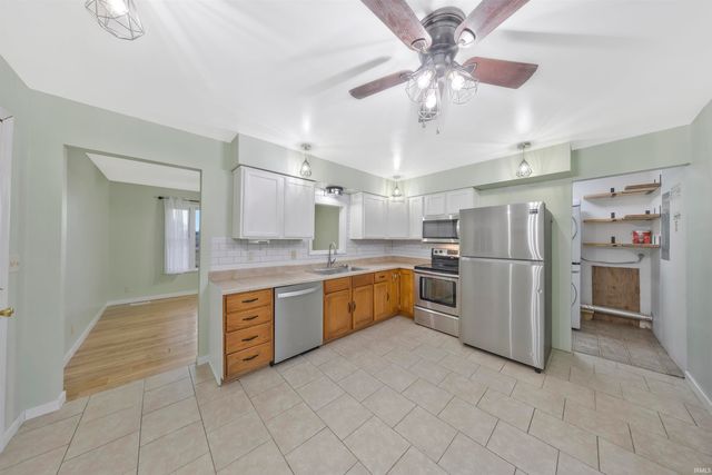 9819 Blake Road, Wadesville, IN 47638